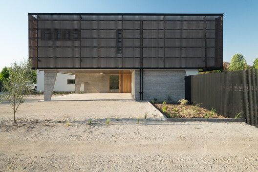 Revestir para resistir: 5 casas en Chile que combinan madera acetilada con diferentes materiales - Imagen 5 de 15
