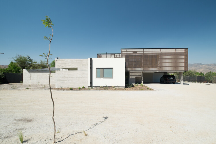 Revestir para resistir: 5 casas en Chile que combinan madera acetilada con diferentes materiales - Imagen 4 de 15