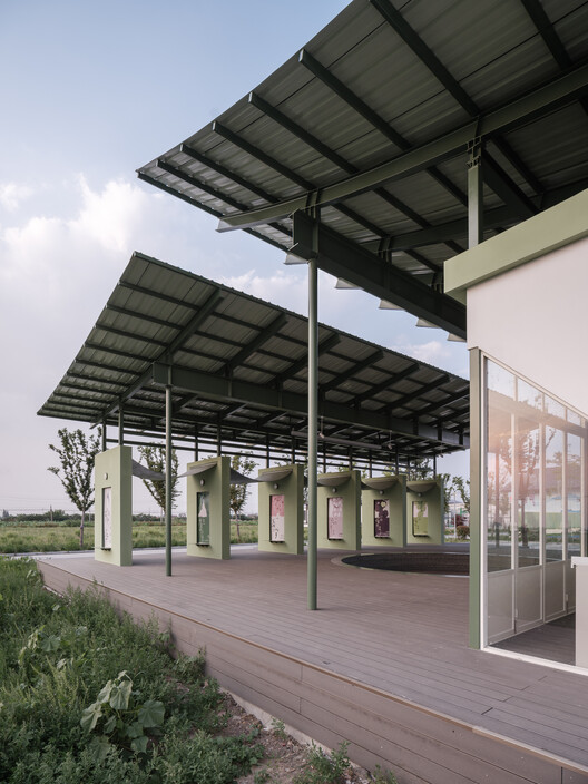 Grape Classroom in the Field / atelier anonymous Grape Classroom in the Field / atelier anonymous - Image 10 of 43