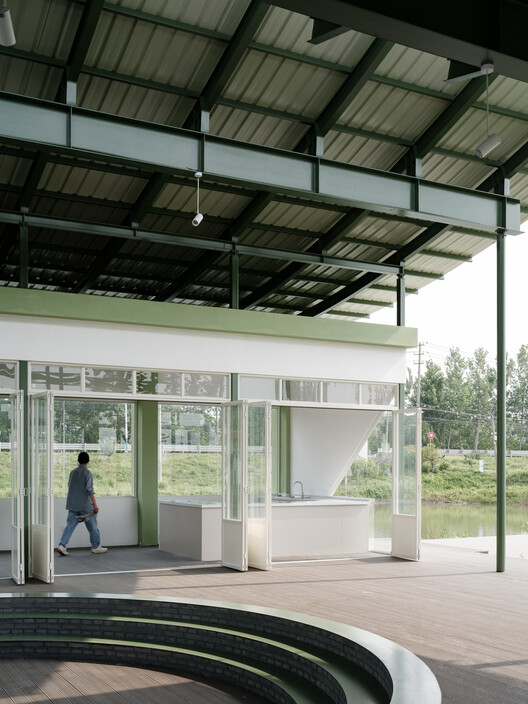 Grape Classroom in the Field / atelier anonymous Grape Classroom in the Field / atelier anonymous - Interior Photography, Glass, Column, Beam