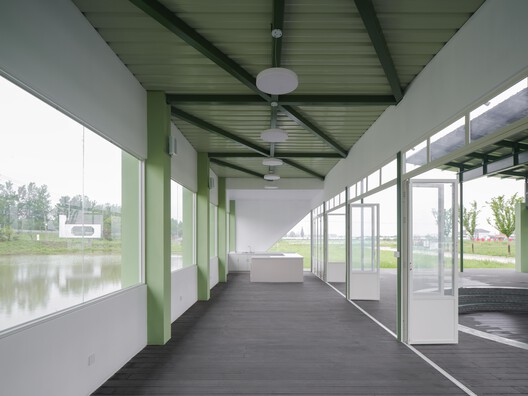 Grape Classroom in the Field / atelier anonymous Grape Classroom in the Field / atelier anonymous - Interior Photography, Glass, Column, Beam