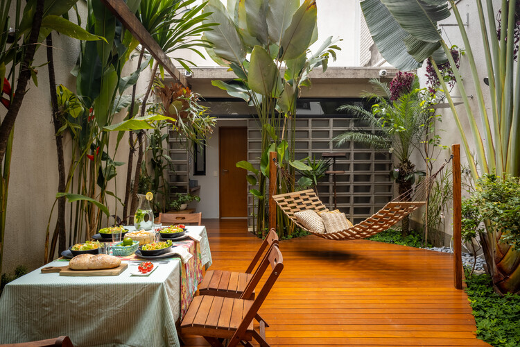 Casa JT / Atelier de Arquitetura Paulo Tripoloni - Fotografia de Interiores, Remodelação, Pátio, Cadeira