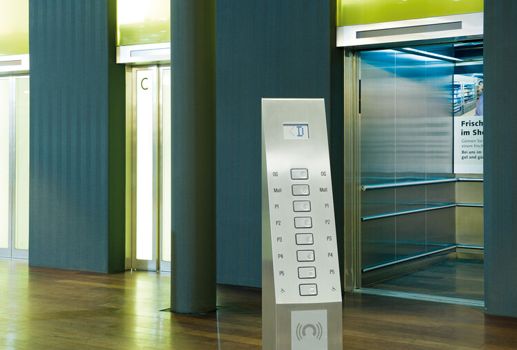 The Building in Motion: How Vertical Mobility Is Redefining Contemporary Architecture - Image 4 of 8