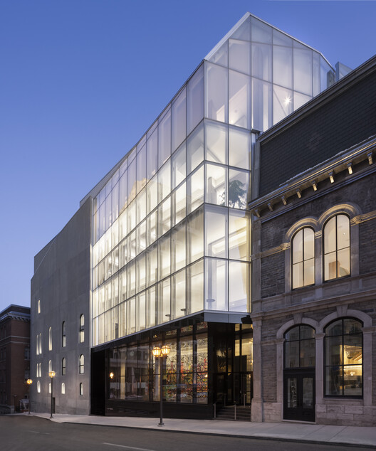 Le Diamant / in situ atelier d'architecture + Coarchitecture + Jacques Plante Le Diamant / in situ atelier d'architecture + Coarchitecture + Jacques Plante - Exterior Photography, Facade, Glass