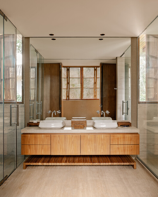 Iporanga Beach House / DB Arquitetos - Interior Photography, Bathroom, Wood, Lighting, Countertop, Glass, Sink
