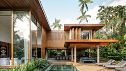 Iporanga Beach House / DB Arquitetos