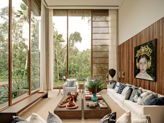 Iporanga Beach House / DB Arquitetos - Interior Photography, Living Room, Wood, Chair