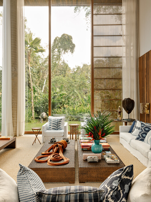 Iporanga Beach House / DB Arquitetos - Interior Photography, Wood, Sofa, Chair