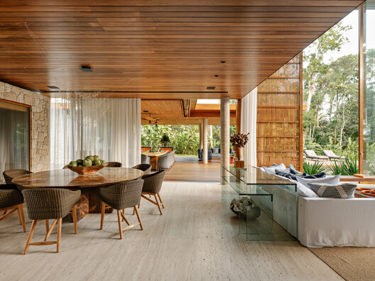 Iporanga Beach House / DB Arquitetos - Interior Photography, Wood, Table, Chair