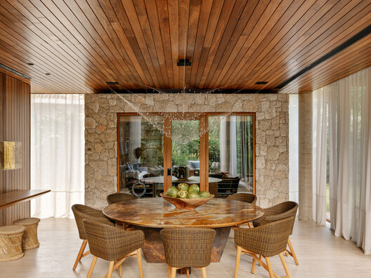 Iporanga Beach House / DB Arquitetos - Interior Photography, Dining room, Wood, Table, Chair