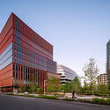Studio Gang and Henning Larsen Complete One Milestone Life Science Campus in Boston - Image 2 of 4