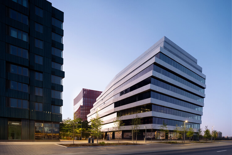 Studio Gang and Henning Larsen Complete One Milestone Life Science Campus in Boston - Image 5 of 23