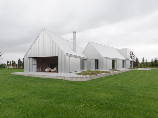 Lake house / Ultra Architects - Image 1 of 17