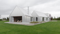Lake house / Ultra Architects