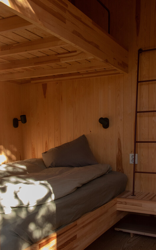 Cabin Åkvåg / Praksis A + Studio Sted Cabin Åkvåg / Praksis A + Studio Sted - Interior Photography, Bedroom, Wood, Bed