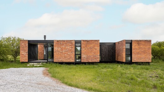 Unusual Brick House / PLUG modular architecture Unusual Brick House / PLUG modular architecture - Exterior Photography, Brick