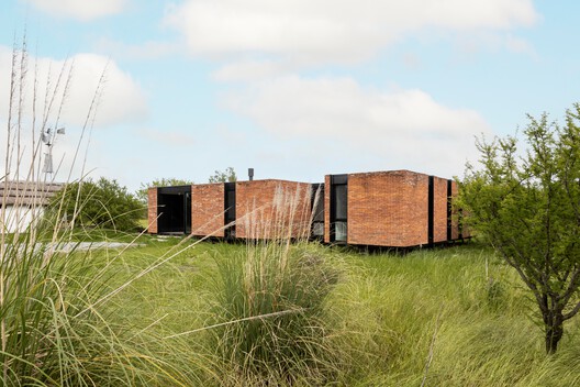 Unusual Brick House / PLUG modular architecture Unusual Brick House / PLUG modular architecture - Image 7 of 19