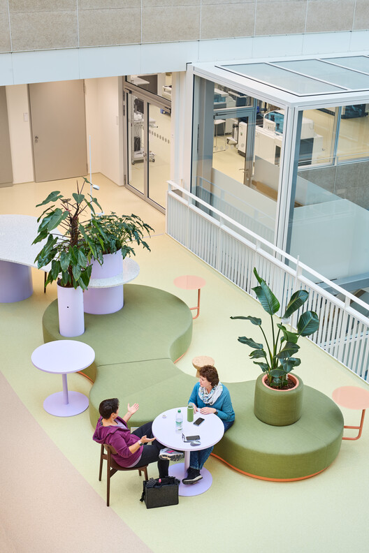 Roche Diagnostic Center Interior / Studio Alexander Fehre - Interior Photography, Chair