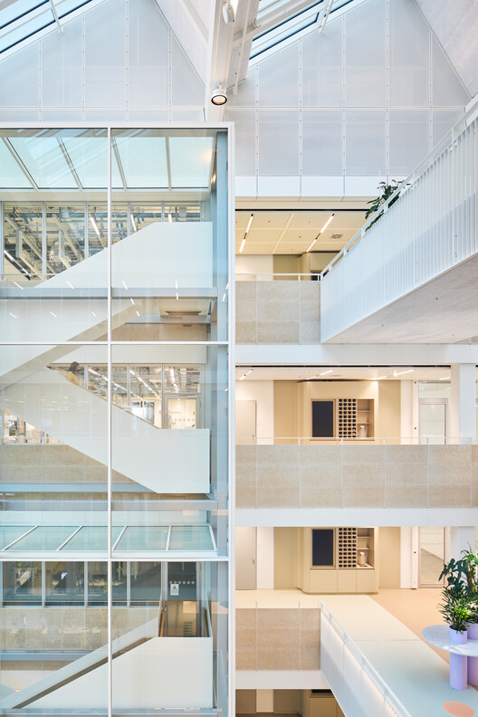 Roche Diagnostic Center Interior / Studio Alexander Fehre - Image 7 of 27