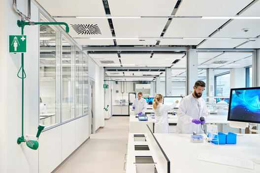 Roche Diagnostic Center Interior / Studio Alexander Fehre - Glass