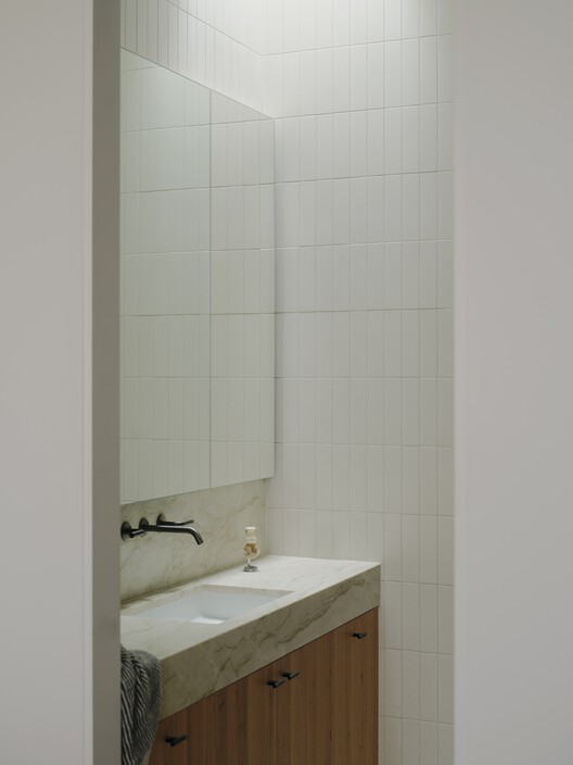 No.41 House / Tristan Burfield No.41 House / Tristan Burfield - Interior Photography, Bathroom, Sink