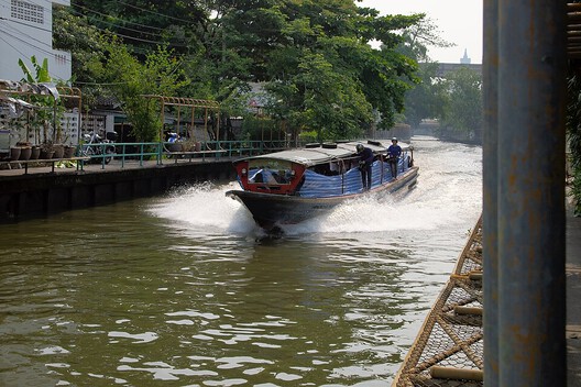 Rivers Before Roads: How Southeast Asia's Waterways Produced an Alternative Urbanism Rivers Before Roads: How Southeast Asia's Waterways Produced an Alternative Urbanism - Image 2 of 11