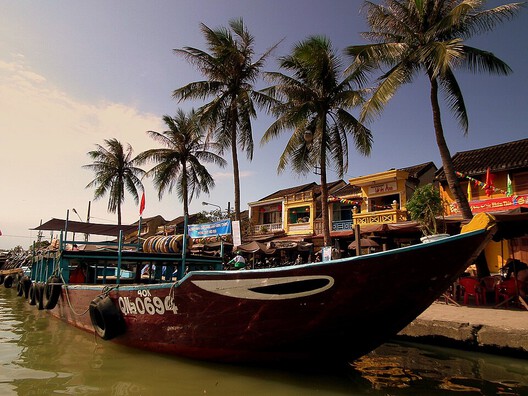 Rivers Before Roads: How Southeast Asia's Waterways Produced an Alternative Urbanism Rivers Before Roads: How Southeast Asia's Waterways Produced an Alternative Urbanism - Image 7 of 11