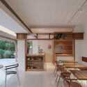 LAGO 意大利家庭厨房 / vari architects 几里建筑 - 室内图, 餐厅, 桌子, 椅子, 台面
