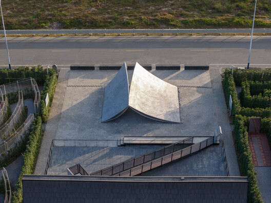 Pages Afloat / f-a-n architects - Image 8 of 33