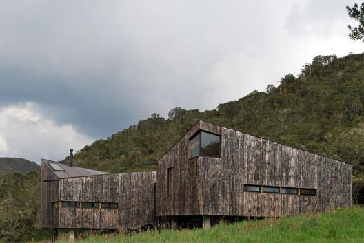 Architecture in the Andes: How Altitude Shapes Design Decisions Architecture in the Andes: How Altitude Shapes Design Decisions - Image 10 of 17