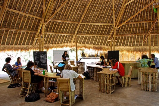 The Politics of Bamboo: From Vernacular Craft to Temporal Infrastructure The Politics of Bamboo: From Vernacular Craft to Temporal Infrastructure - Image 19 of 24