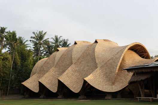The Politics of Bamboo: From Vernacular Craft to Temporal Infrastructure The Politics of Bamboo: From Vernacular Craft to Temporal Infrastructure - Image 10 of 24