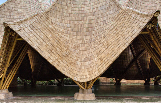 The Politics of Bamboo: From Vernacular Craft to Temporal Infrastructure The Politics of Bamboo: From Vernacular Craft to Temporal Infrastructure - Image 16 of 24