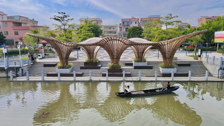 The Politics of Bamboo: From Vernacular Craft to Temporal Infrastructure - Image 3 of 24