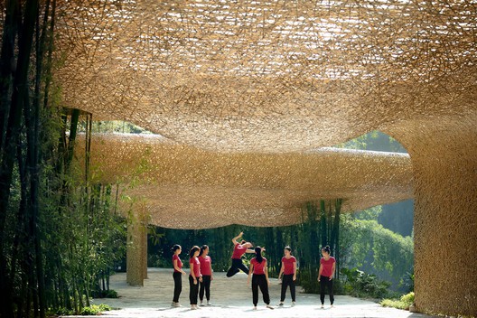 The Politics of Bamboo: From Vernacular Craft to Temporal Infrastructure The Politics of Bamboo: From Vernacular Craft to Temporal Infrastructure - Image 4 of 24