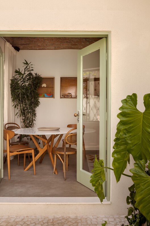 Limoeiro House / Mana arquitetura Limoeiro House / Mana arquitetura - Interior Photography, Dining room, Wood, Lighting, Chair