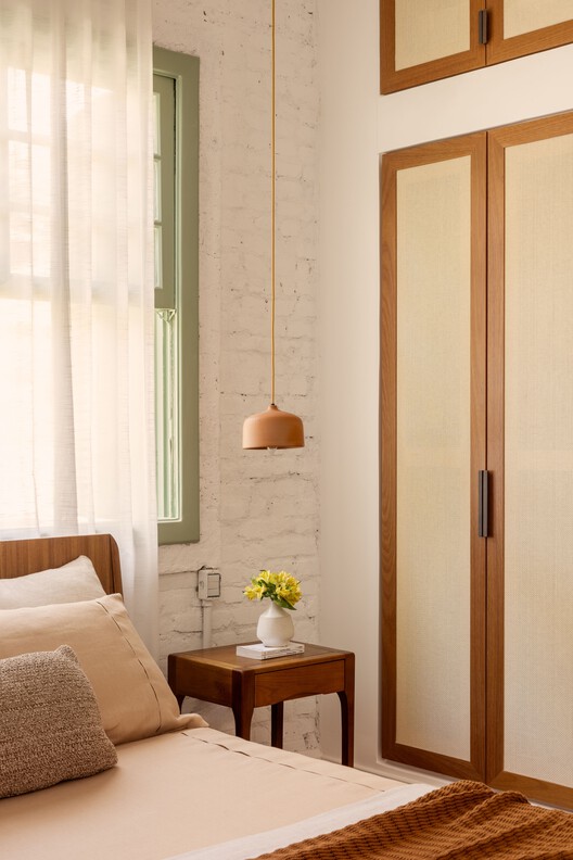 Limoeiro House / Mana arquitetura Limoeiro House / Mana arquitetura - Interior Photography, Wood, Bedroom, Bed, Lighting, Door