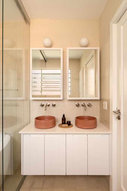 Limoeiro House / Mana arquitetura Limoeiro House / Mana arquitetura - Interior Photography, Bathroom, Sink, Countertop, Wood, Lighting
