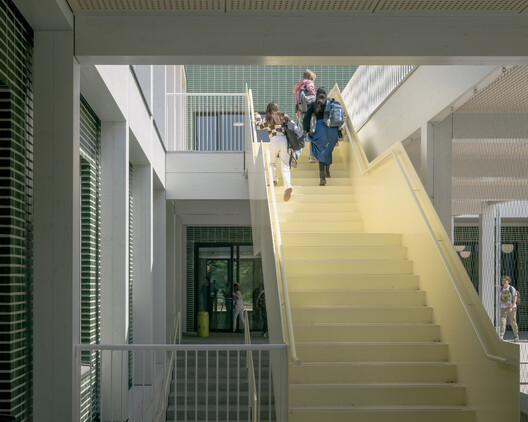 School Maria Assumpta Instituut / LOW Architecten School Maria Assumpta Instituut / LOW Architecten - Interior Photography, Stairs, Glass, Handrail