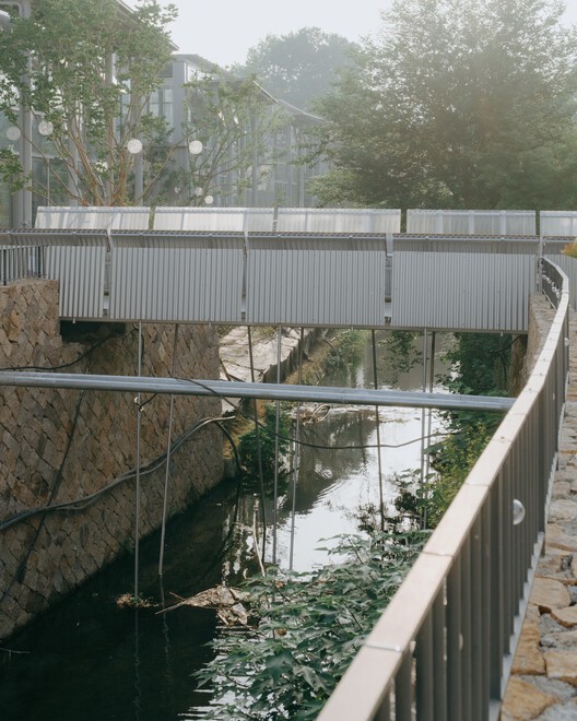 Easel Bridge / XBTW OFFICE - Exterior Photography, Handrail