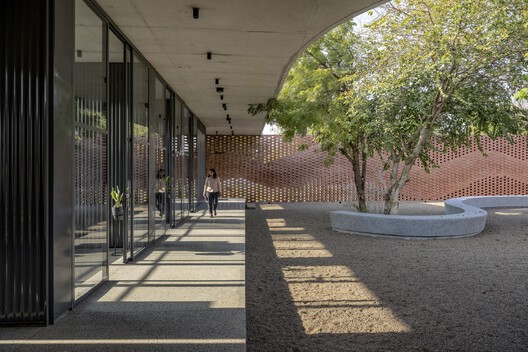 Beyond the Canopy: Six Architectural Strategies for Urban Shade Beyond the Canopy: Six Architectural Strategies for Urban Shade - Image 78 of 101