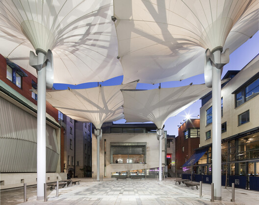 Beyond the Canopy: Six Architectural Strategies for Urban Shade Beyond the Canopy: Six Architectural Strategies for Urban Shade - Image 59 of 101