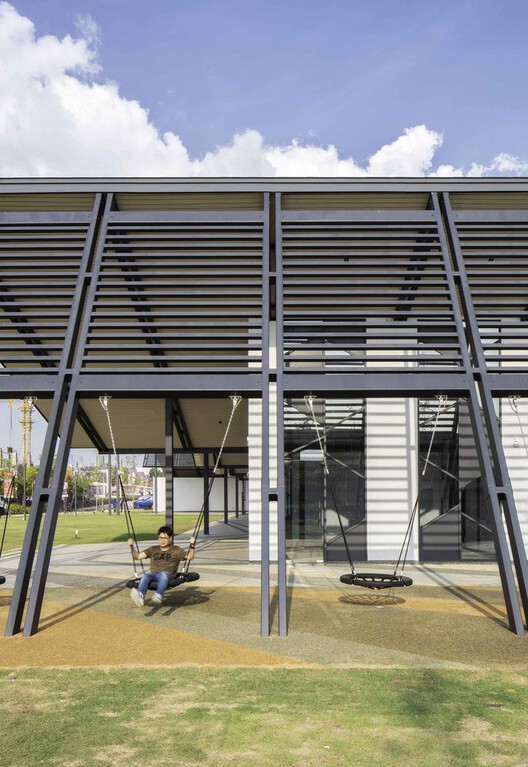 Beyond the Canopy: Six Architectural Strategies for Urban Shade Beyond the Canopy: Six Architectural Strategies for Urban Shade - Image 58 of 101