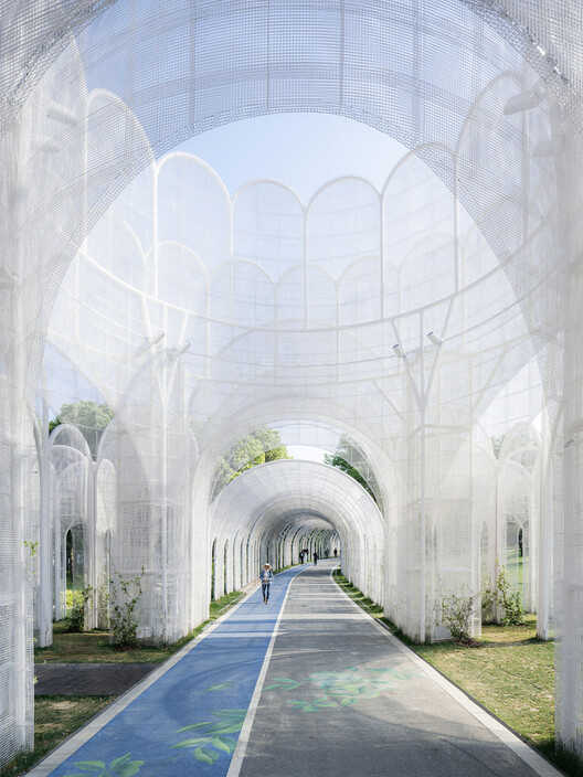 Beyond the Canopy: Six Architectural Strategies for Urban Shade Beyond the Canopy: Six Architectural Strategies for Urban Shade - Image 48 of 101