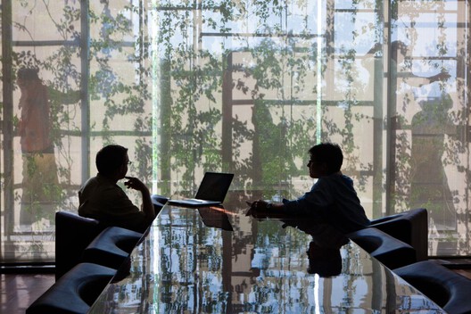 Beyond the Canopy: Six Architectural Strategies for Urban Shade Beyond the Canopy: Six Architectural Strategies for Urban Shade - Image 23 of 101
