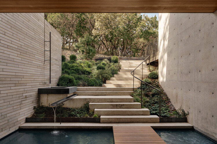 Terrace Mountain Residence / A Parallel Architecture - Image 2 of 23