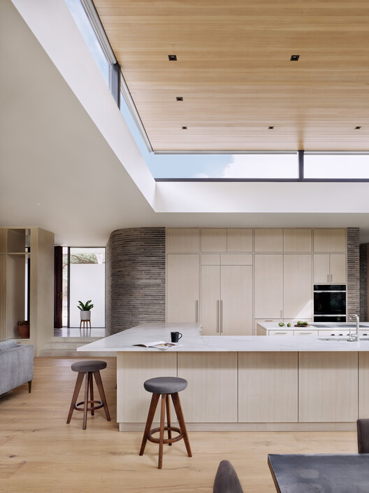 Rollingwood Residence / A Parallel Architecture - Interior Photography, Kitchen, Wood, Countertop, Table, Door, Chair