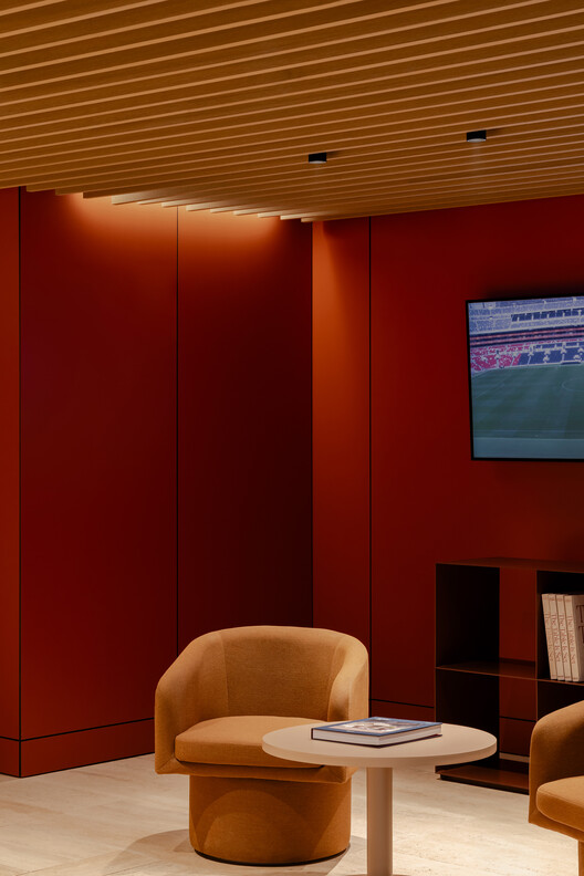 Mexico City Stadium: Interior Remodeling & Hospitality Spaces / CUAIK CDS + Luis Huerta + ESTUDIO Ignacio Urquiza Ana Paula de Alba + CAAM Arquitectos + Clásicos Mexicanos Mexico City Stadium: Interior Remodeling & Hospitality Spaces / CUAIK CDS + Luis Huerta + ESTUDIO Ignacio Urquiza Ana Paula de Alba + CAAM Arquitectos + Clásicos Mexicanos - Interior Photography, Wood, Chair