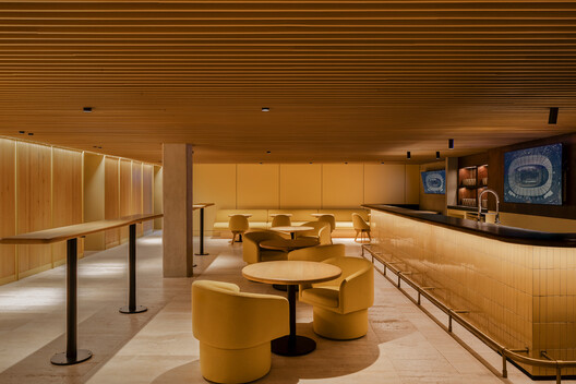 Mexico City Stadium: Interior Remodeling & Hospitality Spaces / CUAIK CDS + Luis Huerta + ESTUDIO Ignacio Urquiza Ana Paula de Alba + CAAM Arquitectos + Clásicos Mexicanos Mexico City Stadium: Interior Remodeling & Hospitality Spaces / CUAIK CDS + Luis Huerta + ESTUDIO Ignacio Urquiza Ana Paula de Alba + CAAM Arquitectos + Clásicos Mexicanos - Interior Photography, Living Room, Wood, Lighting