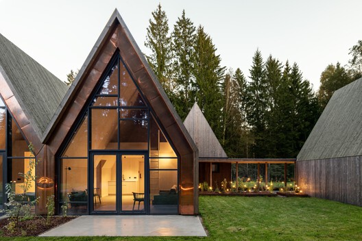 Sanctum Retreat / arches - Exterior Photography, Wood, Garden